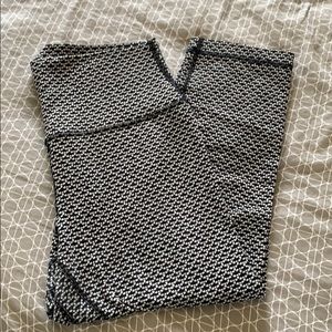 Lululemon Capri. Size 10. Piling in crotch area